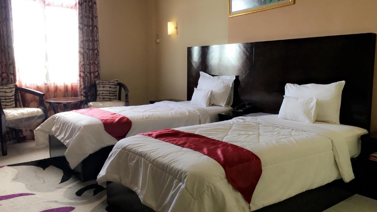 Syafira Hotel Langgur Exterior foto